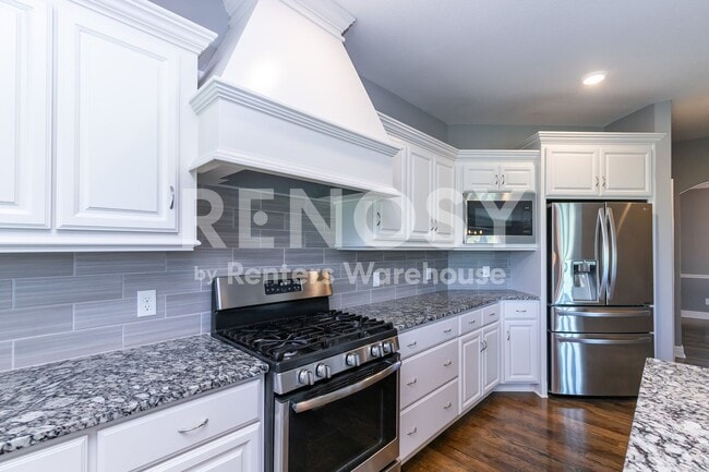 Building Photo - Kansas City North 4 Bed 3.5 Bath Home