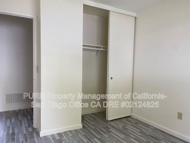 Building Photo - 2925 Luana Dr