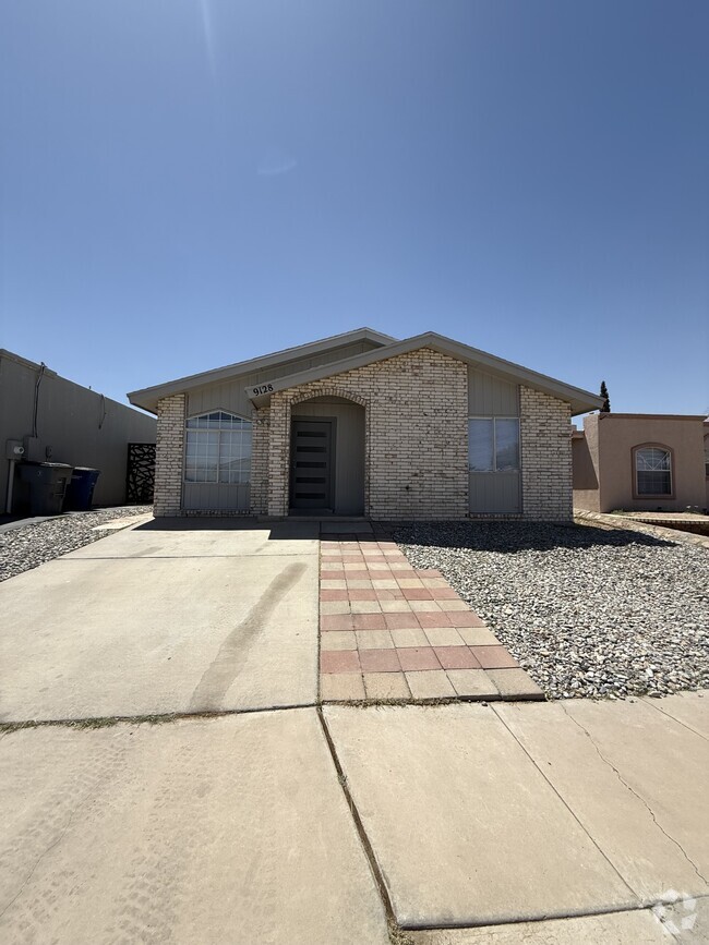 Building Photo - 9128 Bur Oak Cir