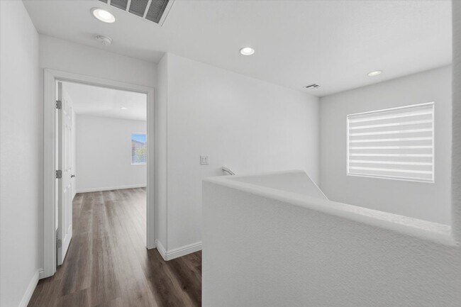 Building Photo - 752 Looking Bear Ct