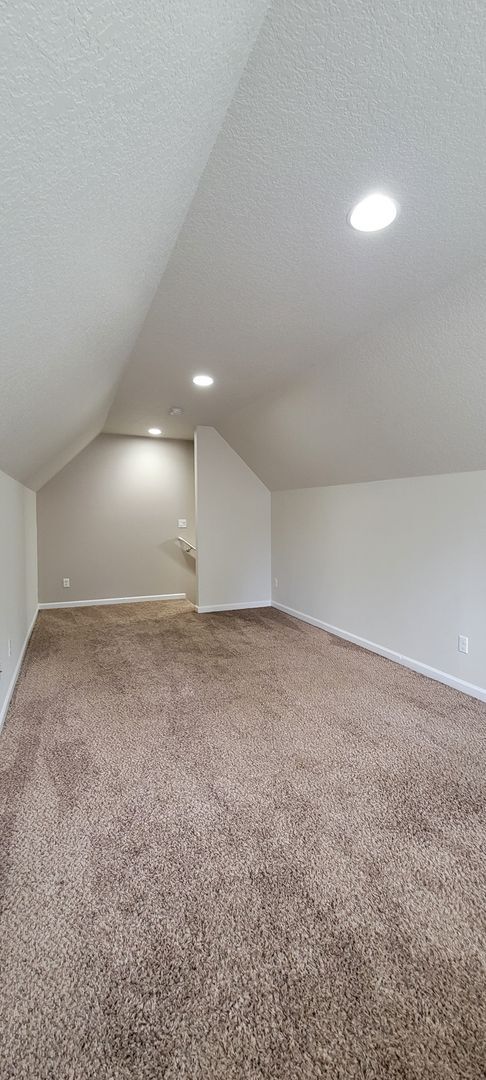 Building Photo - 331 NW Pacific Hills Dr