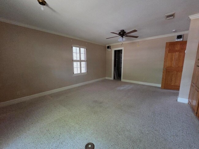 Building Photo - 2212 Rock Creek Dr