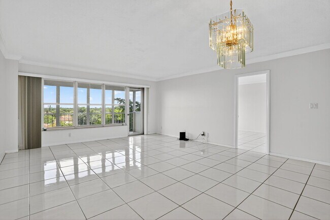 Building Photo - 10777 W Sample Rd