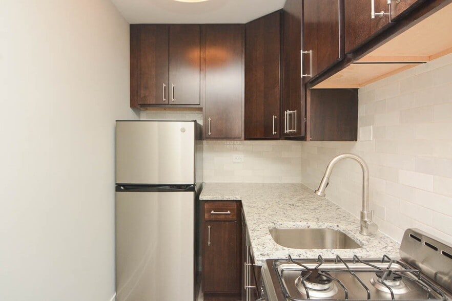 Building Photo - 450 W Barry