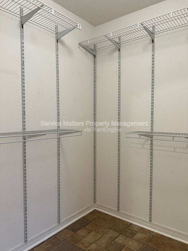 Building Photo - 6875 Cedar Ridge Cir