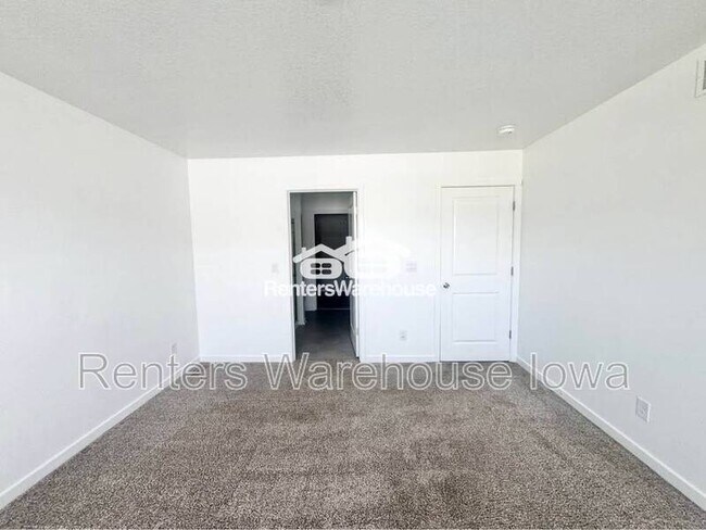 Building Photo - 4195 Cheyenne Ct