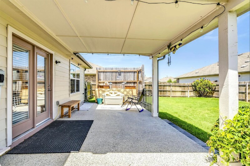Building Photo - 303 Marimoor Dr