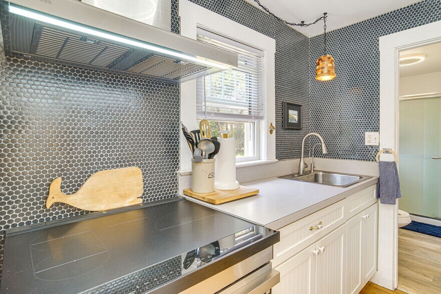 Building Photo - 6 Baker Ave