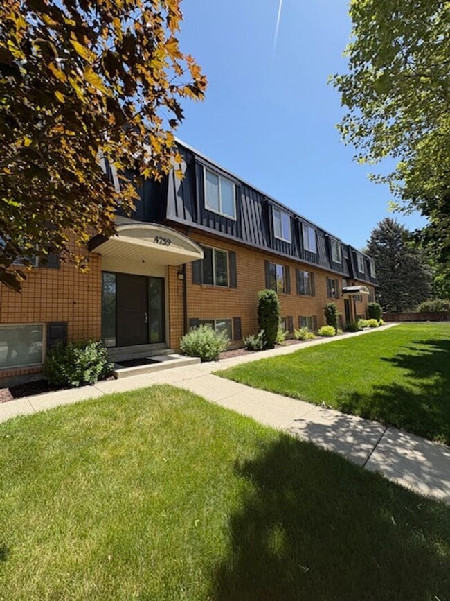 Building Photo - 2 Bedroom Apartment in Holladay!