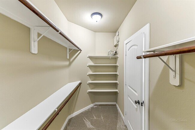 Building Photo - 11022 Robin Hood Ct