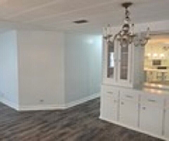 Building Photo - 612 Pine Grove Ct