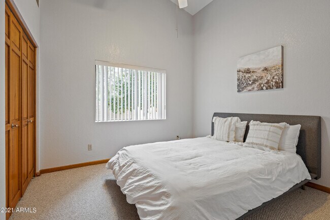 Building Photo - 5735 E Campo Bello Dr