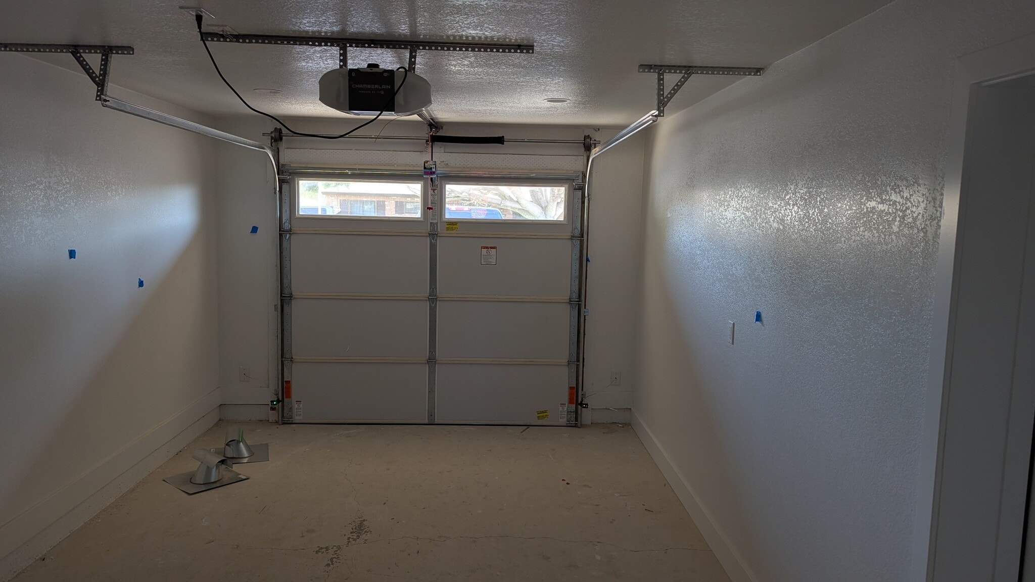 One Garage Space - 7638 E 4th St