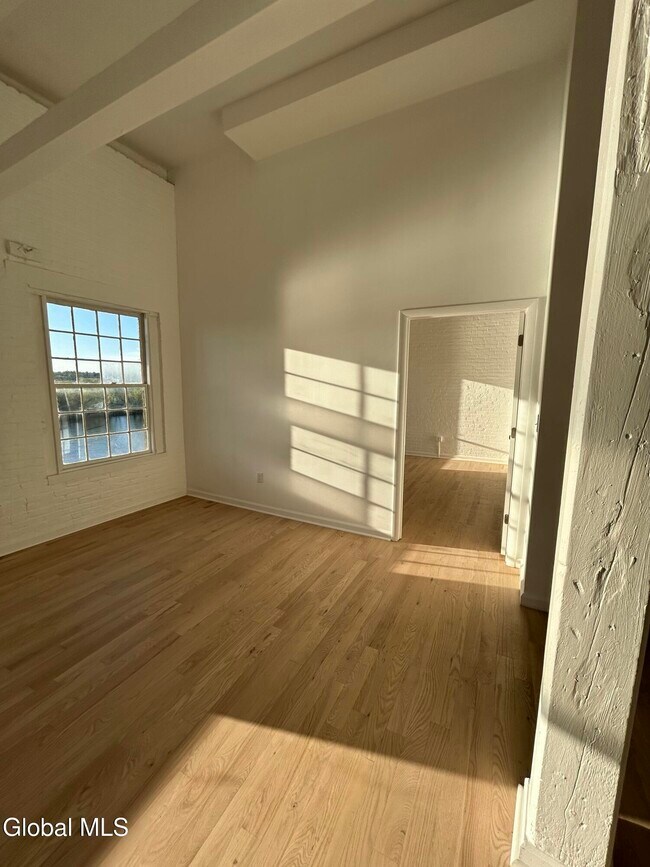 Building Photo - 155 River St