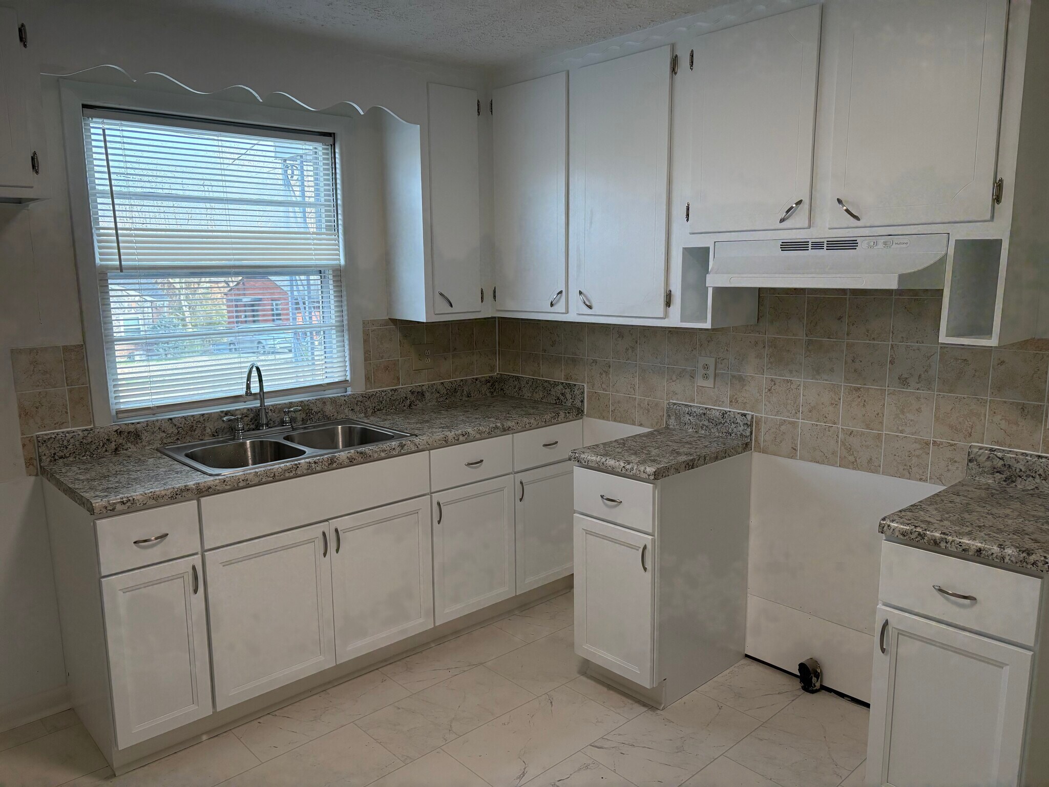Building Photo - 3225 Panorama Dr