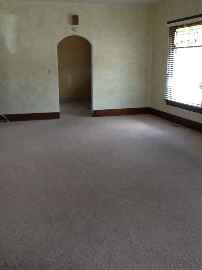 Building Photo - 3 Bed 1 Bath House