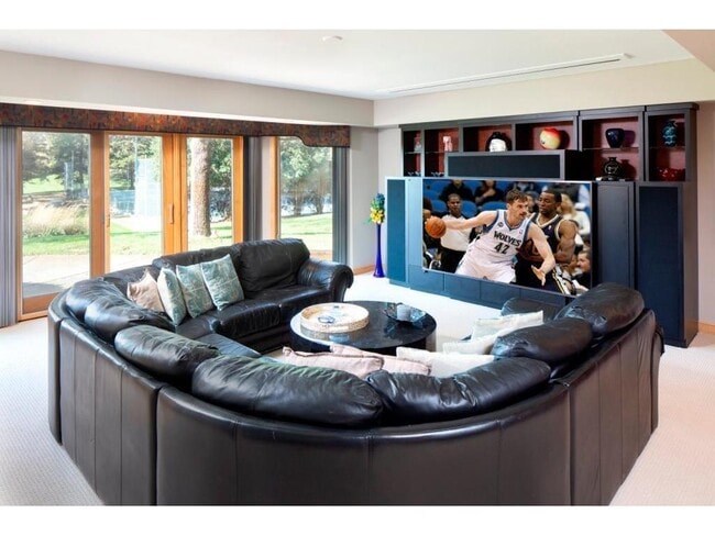 Building Photo - 1215 Oakview Rd