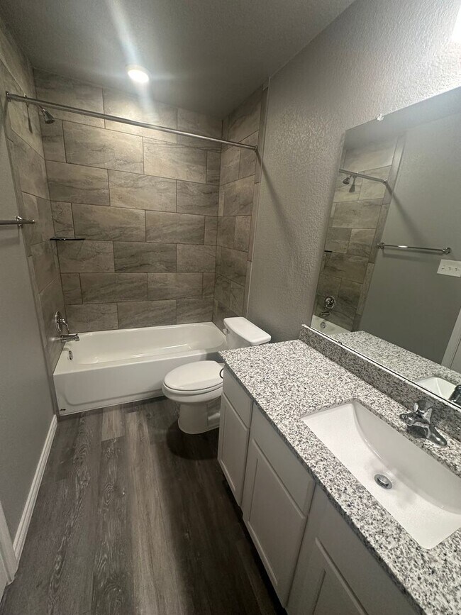 Building Photo - 3Bed/2Bath