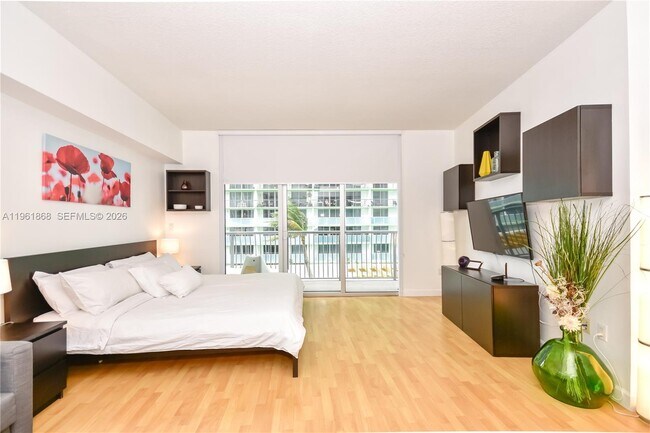 Building Photo - 1750 N Bayshore Dr