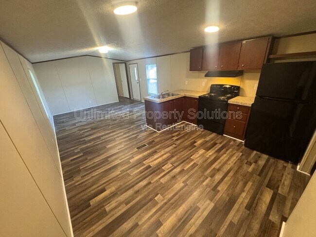 Building Photo - 9499 Wendi Dr NE