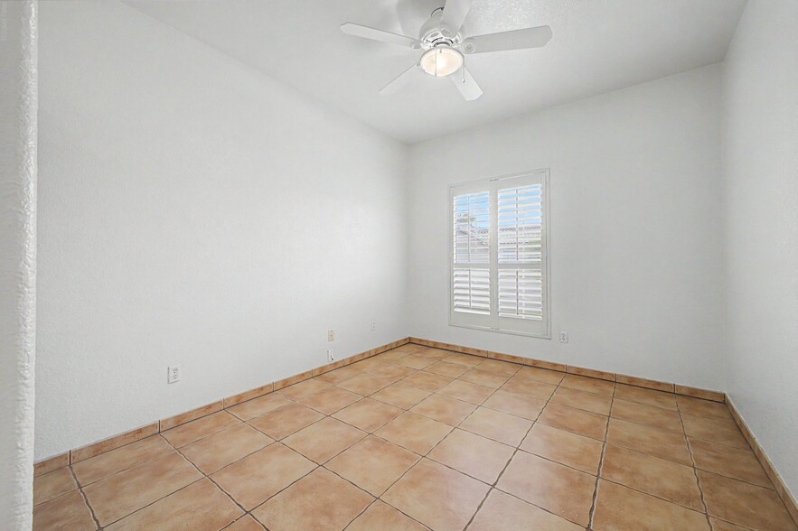 Building Photo - 691 S Sahuaro Dr