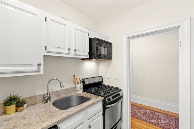 Building Photo - 133 Marlborough St
