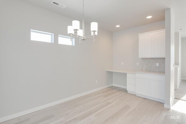Building Photo - 5820 W Striker Ln