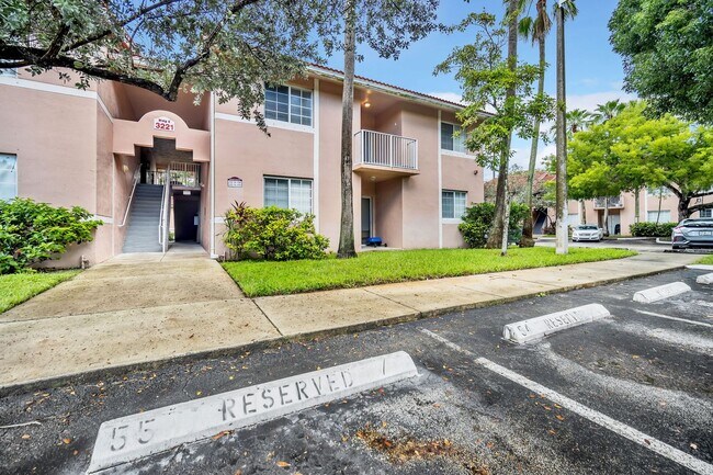 Building Photo - Your Dream Davie Home Awaits – 2 Bed/2 Bath!