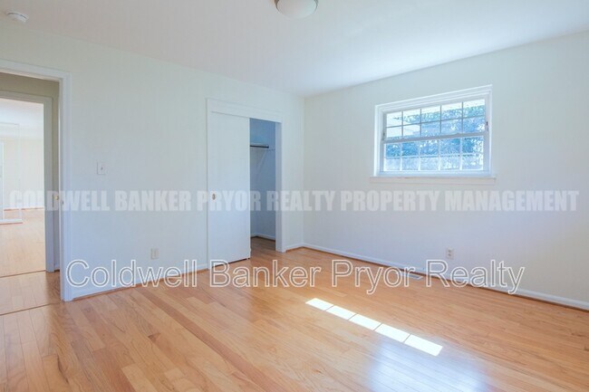 Building Photo - 1225 Panorama Dr
