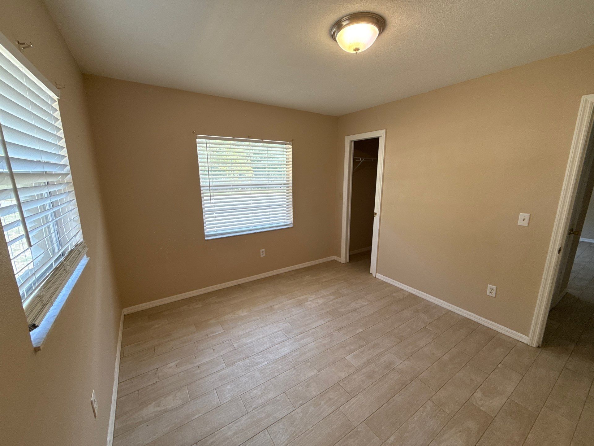 Building Photo - 2550 E Constance Ct