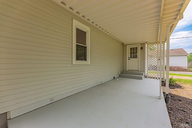 Building Photo - 1628 E Blackford Ave
