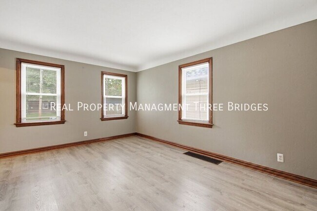 Building Photo - 249 S Hartnett Ave