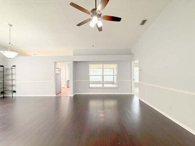 Building Photo - 1118 Hardwood Dr