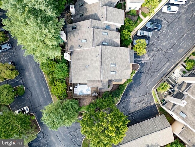 Building Photo - 42 Greythorne Woods Cir