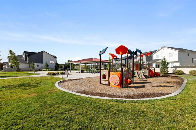 Building Photo - 3 bed, 3 bath with over 2000 sq ft!
