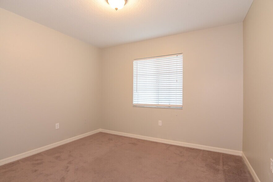 Building Photo - 30932 Midtown Ct
