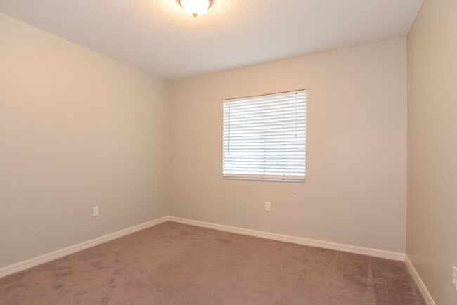 Building Photo - 30932 Midtown Ct