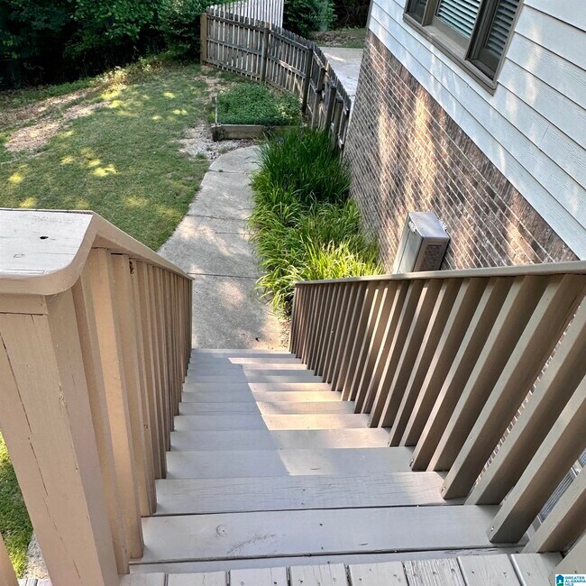 Building Photo - 5982 Valley Way
