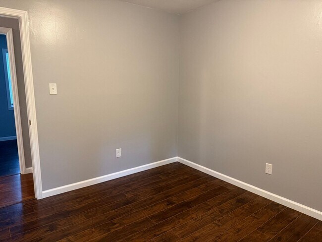 Building Photo - Beautiful 3 Bedroom House in West Knoxville