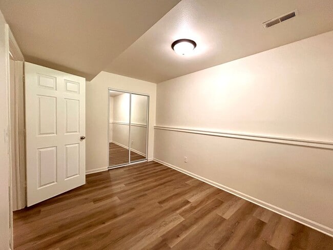 Building Photo - Four Bedroom Duplex in Cascade