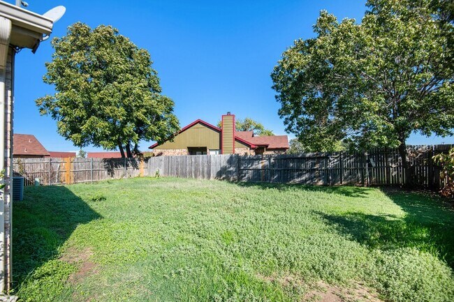 Building Photo - 6600 Brookhaven Ct