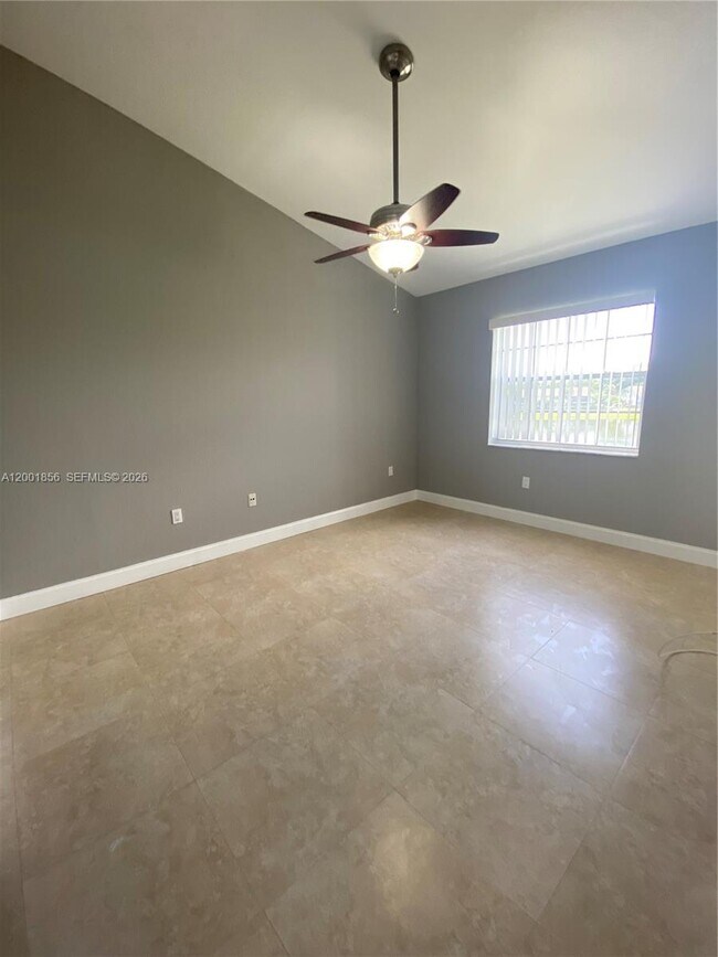 Building Photo - 2820 N Oakland Forest Dr