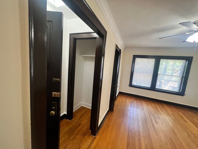 Building Photo - 3021 W 58th St