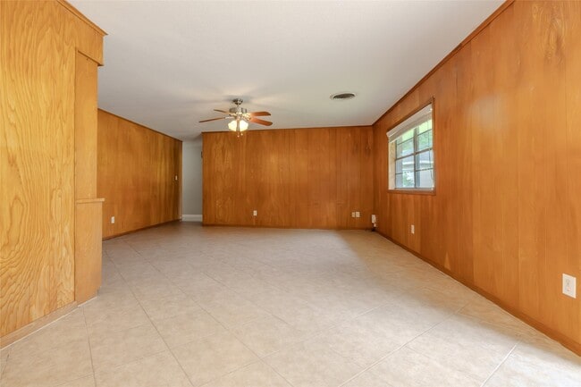 Building Photo - 2308 Hillcrest Dr
