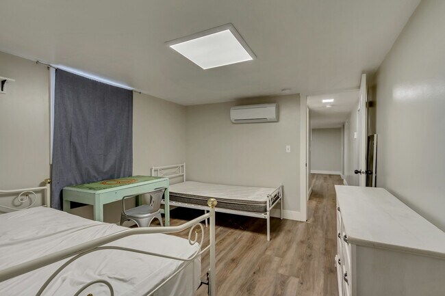 Building Photo - 718 N 100 W St