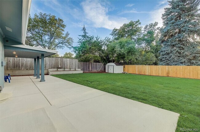 Building Photo - 5 Bedroom 3 Bathroom in Denver's Southmoor...