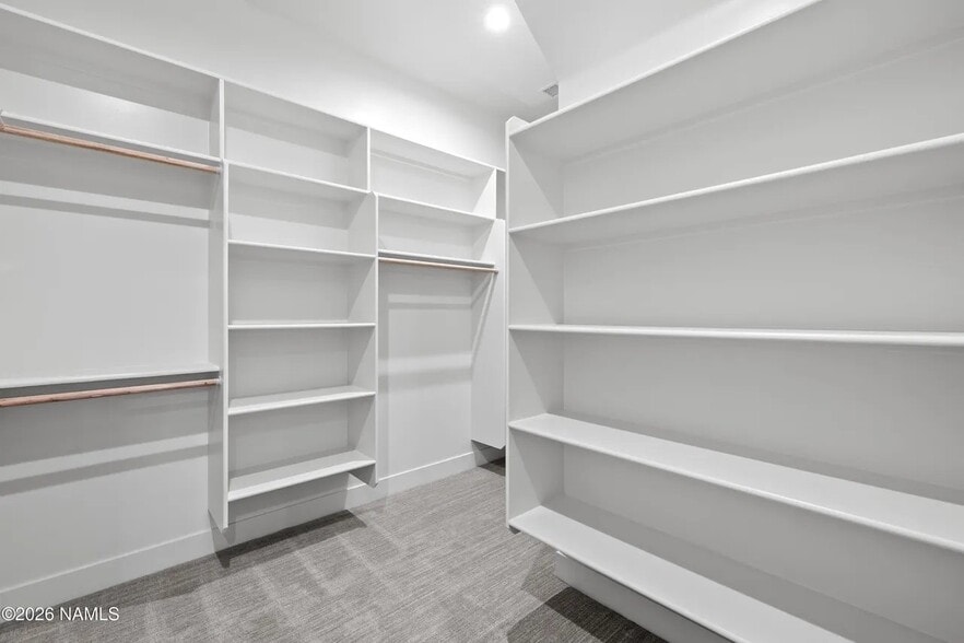 Building Photo - 1183 N Worthington Pl