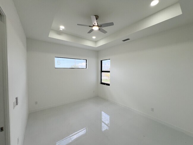 Building Photo - 4333 NW 34th St