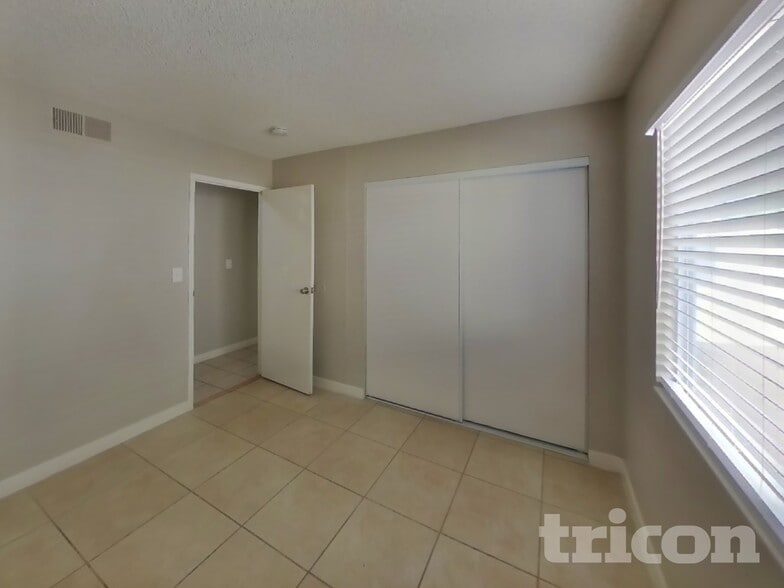 Building Photo - 7147 Fenway Ave