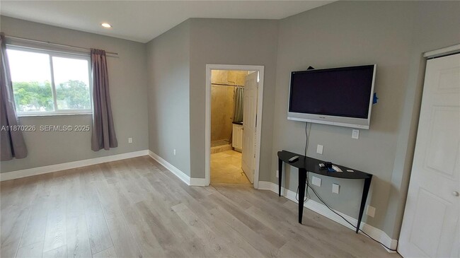 Building Photo - 1115 N 17th Ave